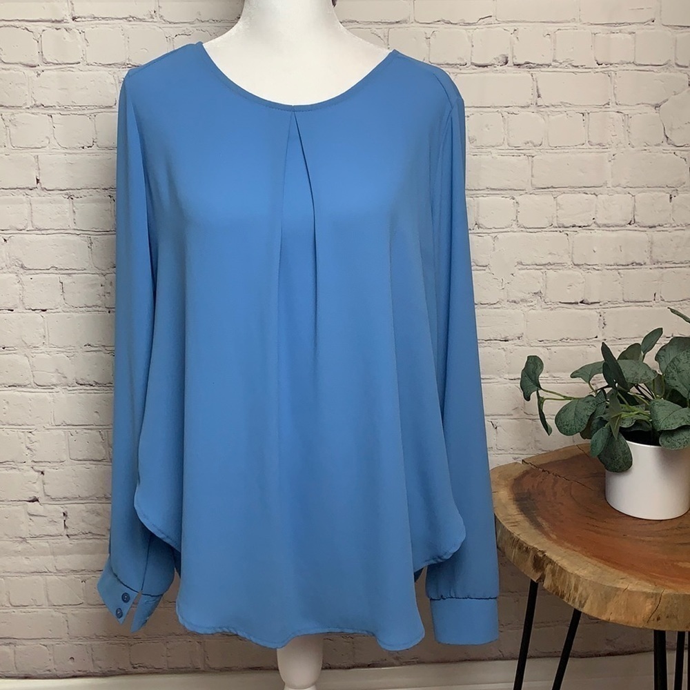 LUSH Riviera Shirttail Hem Career Blouse in Blue